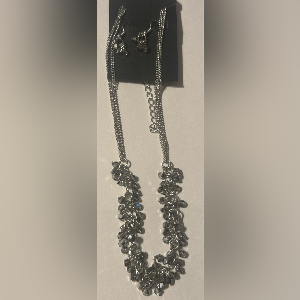 Elegant Paparazzi 4 pc Silver Jewelry Bundle - Picture 3 of 9